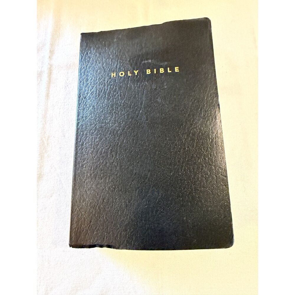 NWOT Holy Bible Tyndale NLT Red Letter no writing Catholic Christian